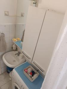 Bilik mandi di Tin