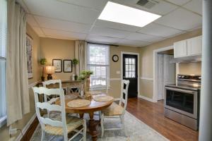 a kitchen and dining room with a table and chairs at The Cabernet Cabin Defiance Home on Katy Trail! in Defiance