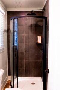 Kúpeľňa v ubytovaní NEW! Seabird Cozy Cottage by Beach, Boardwalk & Lake