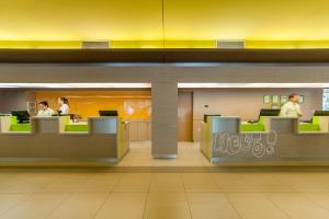 a lobby of a hospital with people working at Family Hotel Vespera in Mali Lo&scaron;inj