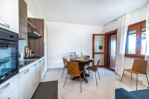 Η κουζίνα ή μικρή κουζίνα στο 3 Le Perle Di Stintino - Happy Rentals +12 φωτογραφίες