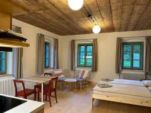 Rúm í herbergi á Apartmány Hodňov 17