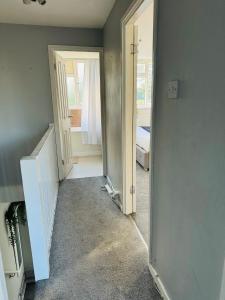 Gallery image of Homely 2Bed Flat 1 minute from Tram Stations in Elmers End