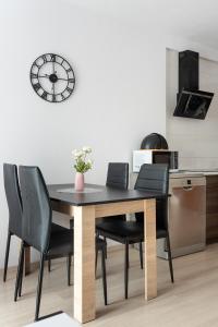 Zdjęcie z galerii obiektu Apartament LOFT 4 osoby, balkon, miejsce postojowe w Krakowie