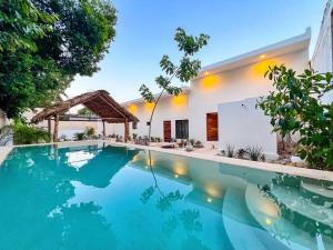 a swimming pool in front of a house at !Vive como local, 3 departamentos juntos, piscina y céntrico! in Valladolid