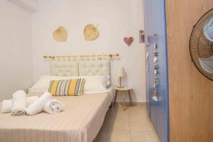 A bed or beds in a room at PALIAMA BY THE RIVER