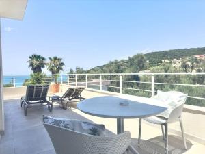 Φωτογραφία από το άλμπουμ του La Laguna Rooftop Apartment 50 m from the beach σε Masline +17 φωτογραφίες