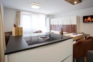 TV a/nebo společenská místnost v ubytování Haus Andorra mit Matterhornblick