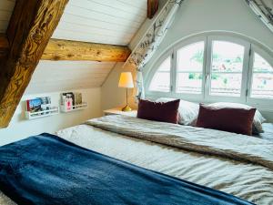 a bedroom with a large bed with a large window at Beautiful One Bedroom Atelier Near City Lucerne in Ruswil