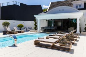 Imagen de la galería de Villa Ring Pool & Padel Belgrade, en Barič