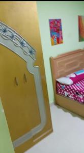 a small bedroom with a bed and a mirror at لم تعد الشقه متوفره برجاء عدم الحجز لا استطيع ازاله الاعلان او التواصل مع الدعم in Mansoura