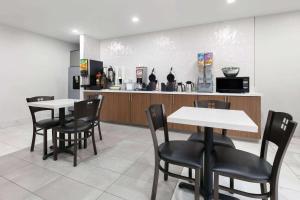 Ristorante o altro punto ristoro di Super 8 by Wyndham Grapevine/DFW Airport Northwest