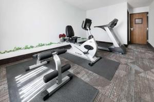 Palestra o centro fitness di Super 8 by Wyndham Grapevine/DFW Airport Northwest