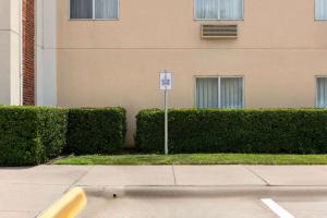 Foto dalla galleria di Super 8 by Wyndham Grapevine/DFW Airport Northwest a Grapevine