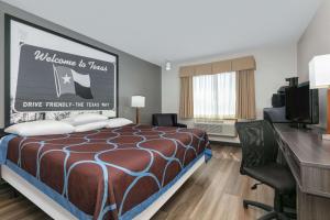 Letto o letti in una camera di Super 8 by Wyndham Grapevine/DFW Airport Northwest