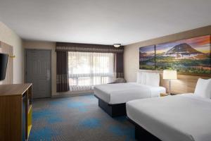 Postel nebo postele na pokoji v ubytování Days Inn by Wyndham Klamath Falls