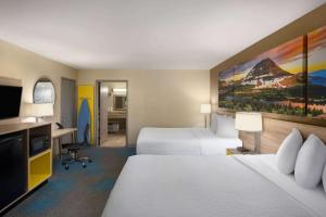 Postel nebo postele na pokoji v ubytování Days Inn by Wyndham Klamath Falls