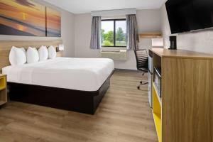 Postel nebo postele na pokoji v ubytování Days Inn by Wyndham Hornell NY