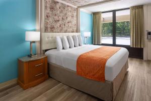 Letto o letti in una camera di Inn at Atlantic City Hotel & Banquet