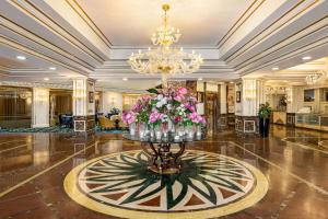 Ο χώρος του λόμπι ή της ρεσεψιόν στο Grand Regency Doha, Trademark Collection by Wyndham