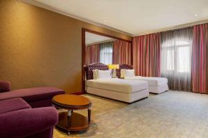 Ένα ή περισσότερα κρεβάτια σε δωμάτιο στο Grand Regency Doha, Trademark Collection by Wyndham