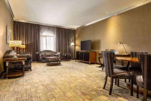 Μια τηλεόραση ή/και κέντρο ψυχαγωγίας στο Grand Regency Doha, Trademark Collection by Wyndham