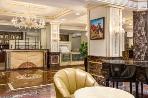 Χώρος καθιστικού στο Grand Regency Doha, Trademark Collection by Wyndham