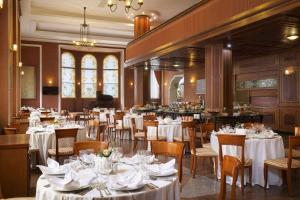 Restaurace v ubytování Ramada by Wyndham Plovdiv Trimontium