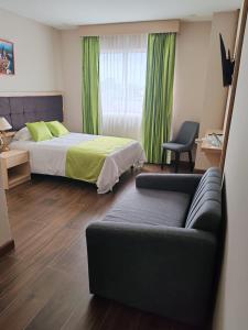 Postel nebo postele na pokoji v ubytování Hotel Puerto Limón CR