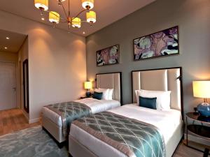 Postel nebo postele na pokoji v ubytování Rixos The Palm Hotel & Suites - Ultra All Inclusive