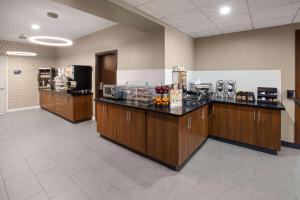 Kuchyň nebo kuchyňský kout v ubytování Microtel Inn & Suites by Wyndham Buda Austin South
