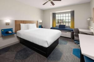 Postel nebo postele na pokoji v ubytování Microtel Inn & Suites by Wyndham Buda Austin South