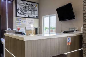 TV a/nebo společenská místnost v ubytování The Inn&suites SW Omaha