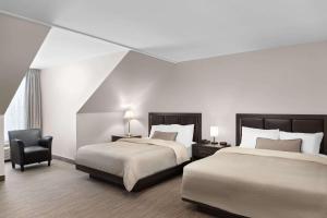 Travelodge by Wyndham Roberval客房内的一张或多张床位