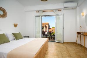 Postel nebo postele na pokoji v ubytování BLISS Corfu