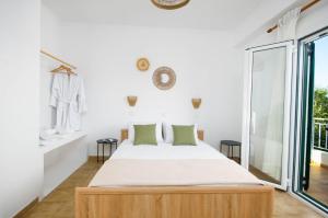 Postel nebo postele na pokoji v ubytování BLISS Corfu