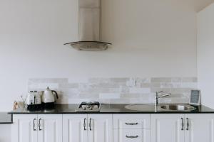 Kitchen o kitchenette sa Eagle View Escape