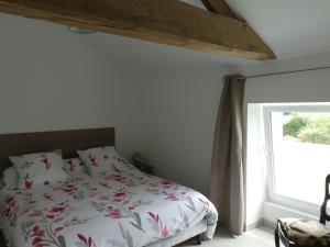 a bedroom with a bed and a window at Maison rénovée en pleine campagne avec terrain, terrasse et équipements familiaux - FR-1-426-157 in La Roche-sur-Yon