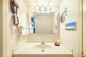 a bathroom with a sink and a mirror at Town & Country Inn & Resort in Gorham