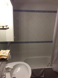a bathroom with a sink and a bath tub at Apartamentos Montreal in Sierra Nevada