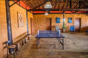 a ping pong table in the middle of a room at Rancho encontro dos sonhos in Carrancas