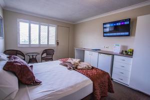 Postel nebo postele na pokoji v ubytování Tropicana Motel