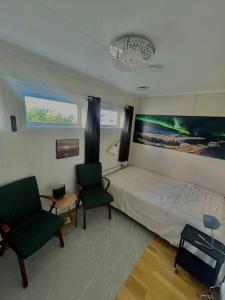 En eller flere senger på et rom på Apartment with parking and sauna