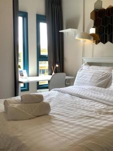 En eller flere senge i et værelse på Modern Resort at Onnut BTS Condo Bangkok Free Shuttle bus + 94 billeder