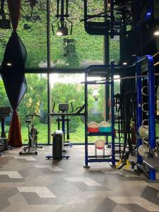 Fitnesscentret og/eller fitnessfaciliteterne på Modern Resort at Onnut BTS Condo Bangkok Free Shuttle bus