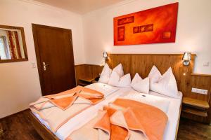 Letto o letti in una camera di Der Brückenhof Ramsau