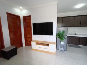 Televisyen dan/atau pusat hiburan di Glorioso Transient