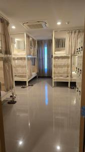 Postel nebo postele na pokoji v ubytování Malee Hotel