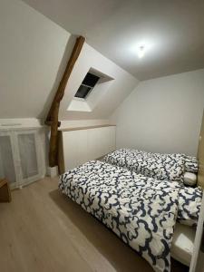 a bedroom with a bed in a room at Maison indépendante avec jardin in Orvault