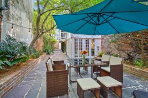 En have udenfor French Quarter Lanaux Mansion Bed and Breakfast